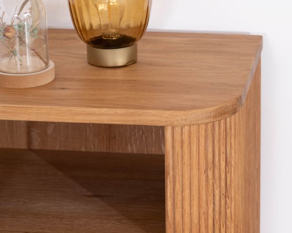 Comodino "Winton" in rovere oliato con rilievo striato 1 cassetto