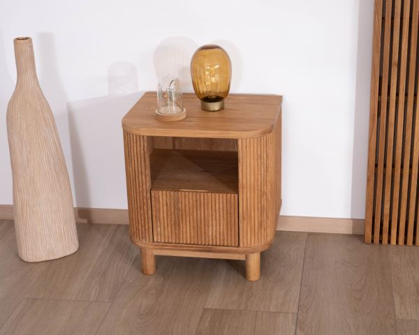 Comodino "Winton" in rovere oliato con rilievo striato 1 cassetto