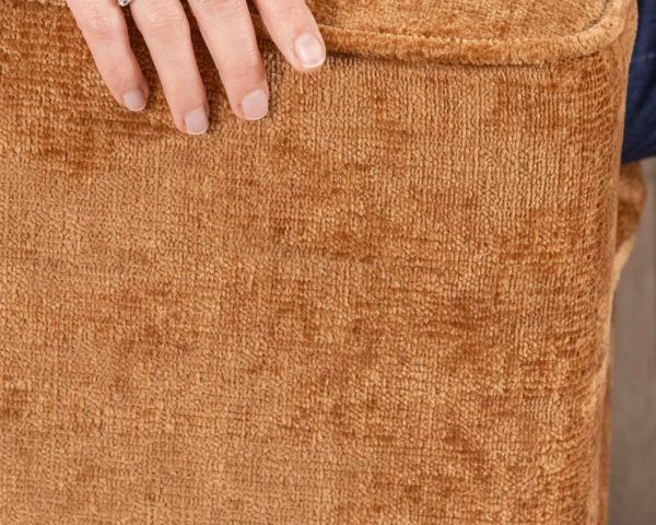 Accogliente divano contemporaneo a 2 posti "Odéa" in tessuto giallo senape