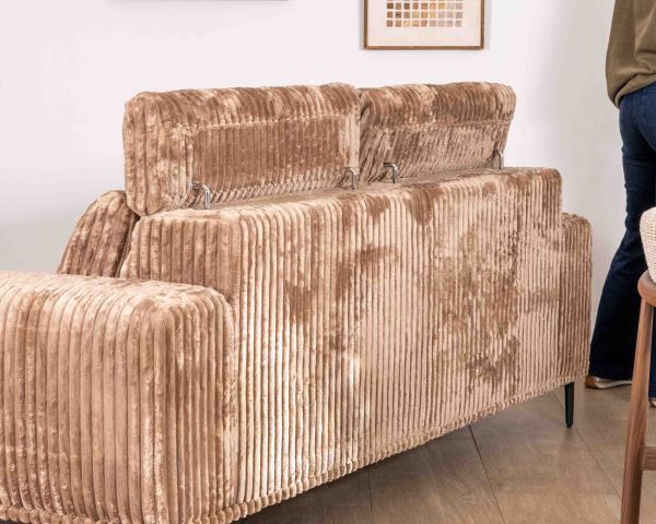 Divano a 3 posti "Utsun" in ampio velluto cammello con poggiatesta ribaltabili