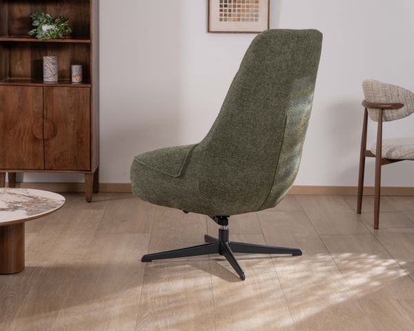 Poltrona girevole "Mado" in tessuto bouclette verde kaki dal tatto naturale e dal comfort generoso