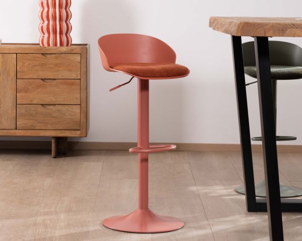 Seggiolone "Oja" dal design elegante in terracotta con seduta regolabile in altezza