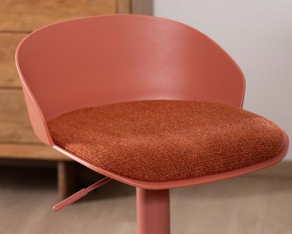 Seggiolone "Oja" dal design elegante in terracotta con seduta regolabile in altezza