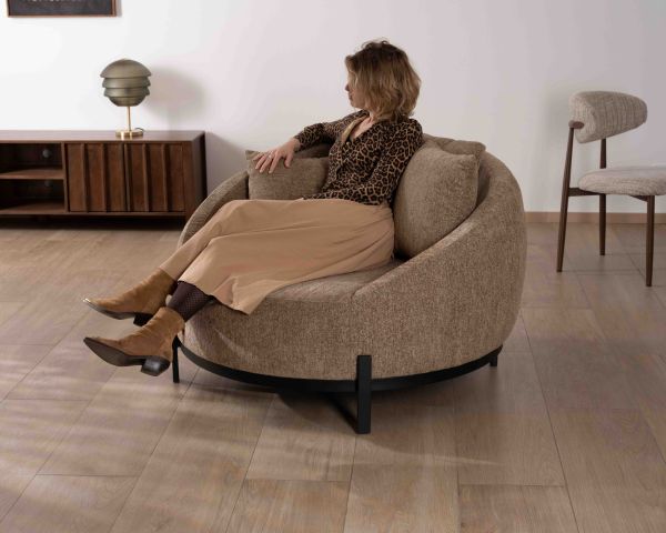 Poltrona "Sweet Culture" XL in tessuto bouclette tortora 120 cm ultra confortevole