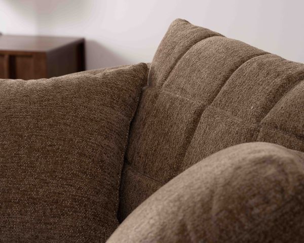 Poltrona "Sweet Culture" XL in tessuto bouclette tortora 120 cm ultra confortevole