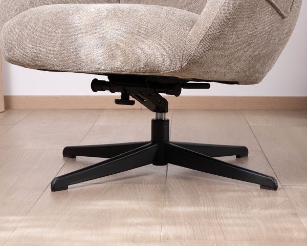 Poltrona lounge girevole e reclinabile "Mado" in tessuto bouclette color tortora, design confortevole e avvolgente
