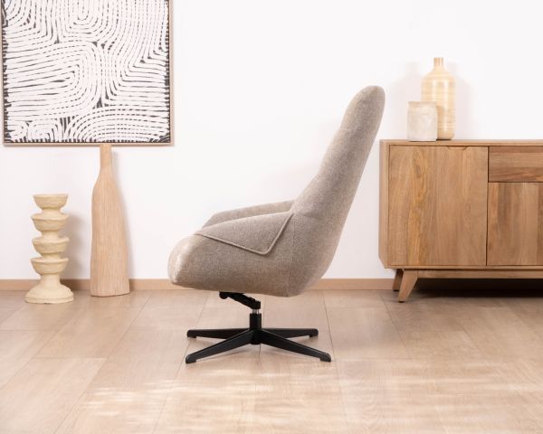 Poltrona lounge girevole e reclinabile "Mado" in tessuto bouclette color tortora, design confortevole e avvolgente