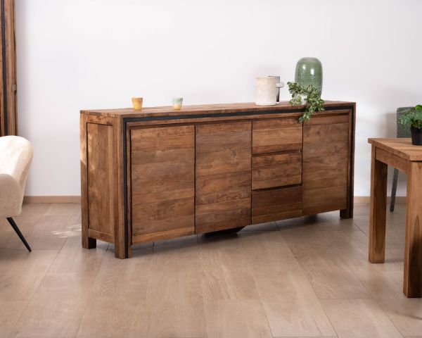 Credenza a 3 ante "Kayoa" in teak massiccio con un'atmosfera chic e naturale