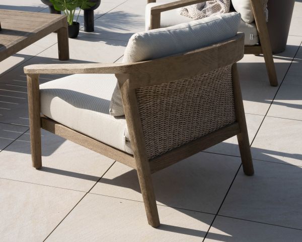 Set da esterno "Verona": divano a 3 posti e poltrone in teak grigio e sabbiato