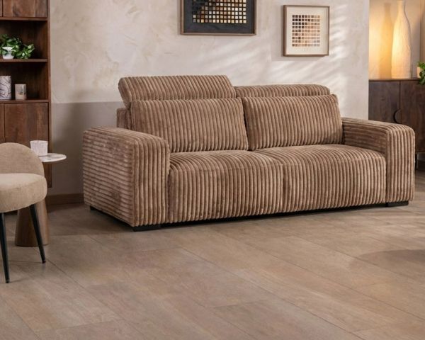 Divano a 3 posti "Utsun" in ampio velluto cammello con poggiatesta ribaltabili