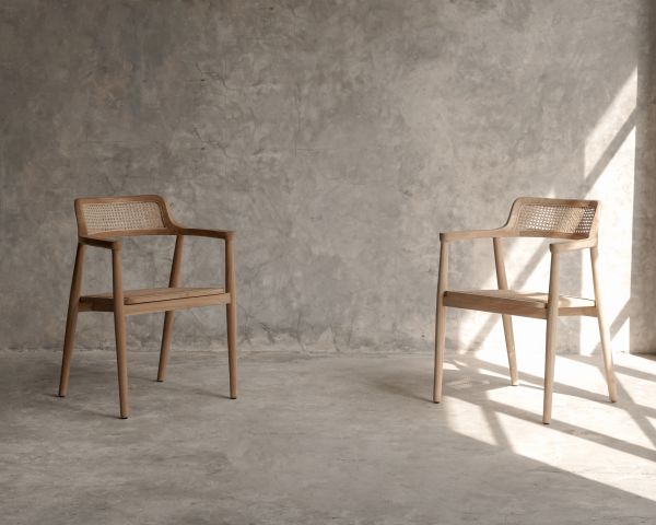 Sedia da pranzo con braccioli dal design essenziale "Vogue" in legno di sungkai