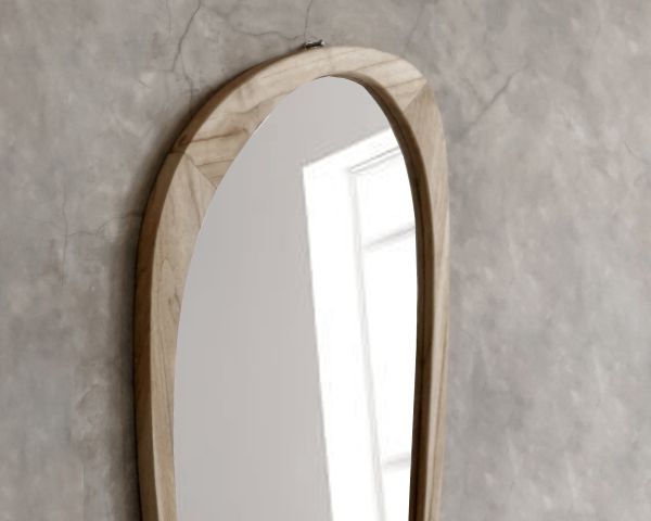 Specchio di forma organica "Solira" con cornice in legno alta 130 cm
