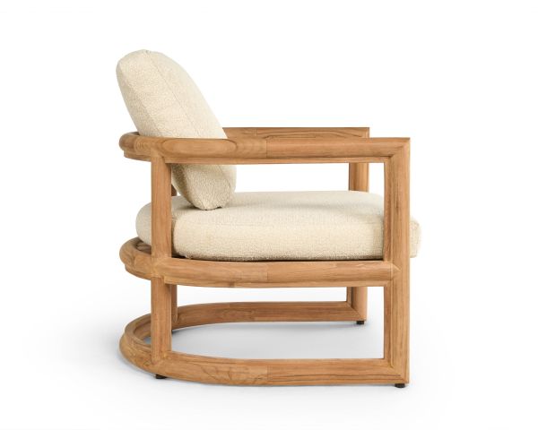 Poltrona da giardino avvolgente "Alizé" in teak massiccio con cuscini in bouclé color écru