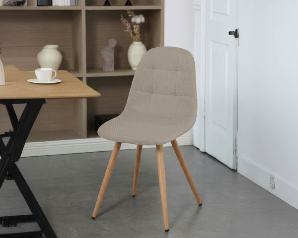 Set di 4 sedie girevoli in stile "soft seating" "Noma" in tessuto grège melange, con gambe con finitura rovere