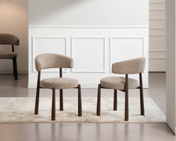 Set di 2 sedie avvolgenti in stile retrò-contemporaneo “Arlo” in tessuto a trama beige e marrone, con gambe effetto noce